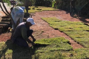 COLÉGIO VILA MONTE SIÃO É A PRIMEIRA EMPRESA A ADOTAR UM ESPAÇO PÚBLICO, REALIZANDO O PAISAGISMO E ASSUMINDO O COMPROMISSO DE CUIDAR DO LOCAL, DE ACORDO COM A LEI MUNICIPAL
