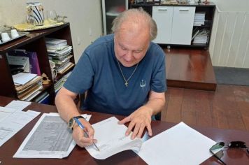 Prefeito em exercício assina obras importantes para o município.