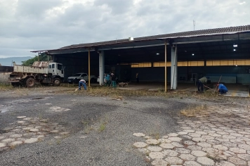Limpeza de nova garagem tem sequência para agilizar utilização do espaço