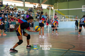 Emoção e Grandes Conquistas nas Finais de Vôlei dos Jogos Escolares de Monte Sião