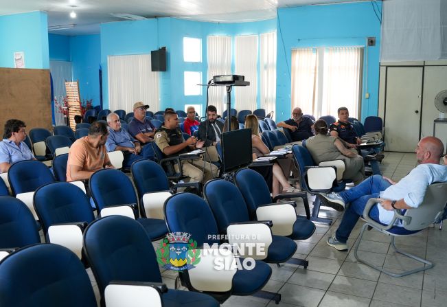 Prefeitura reúne representantes e autoridades afim de realizarem políticas públicas para população em situação de rua 
