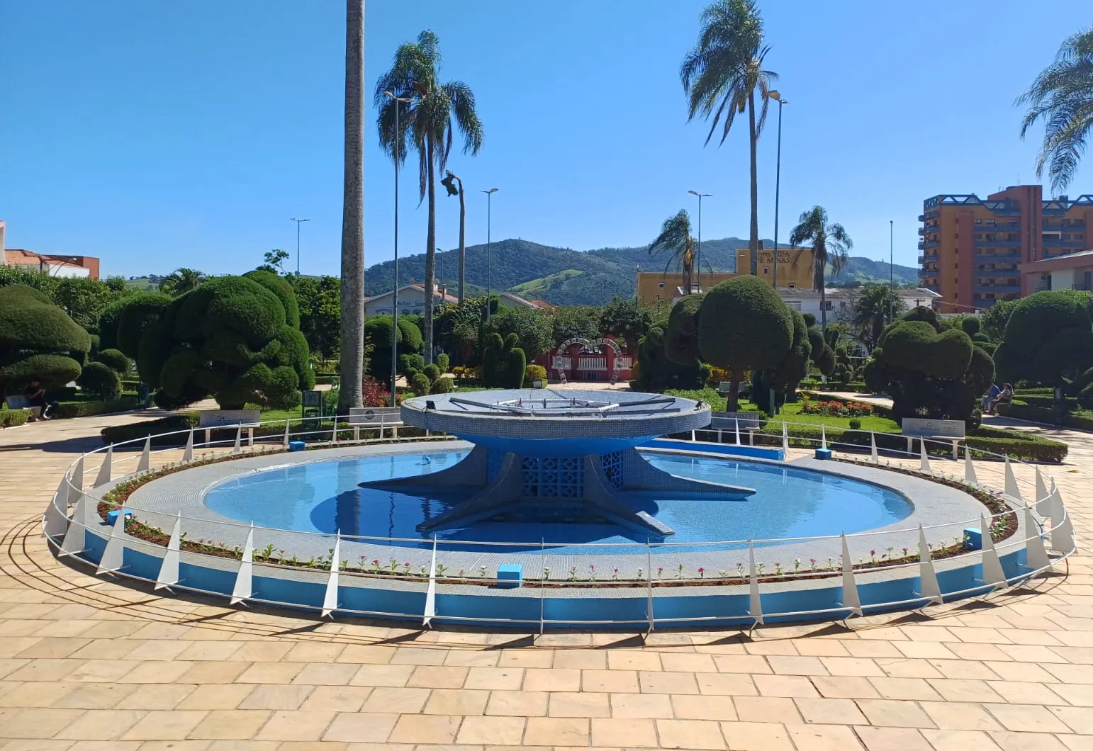 Fonte luminosa da Praça Prefeito Mário Zucato passa por revitalização