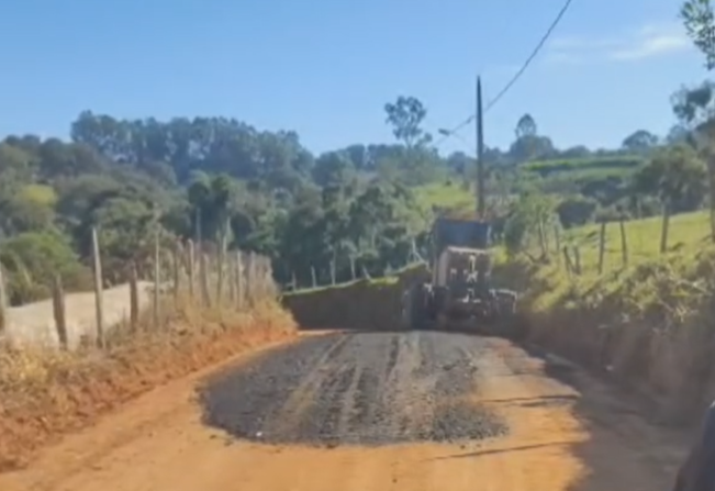 FRESA ASFÁLTICA É APLICADA NO BAIRRO TAVARES