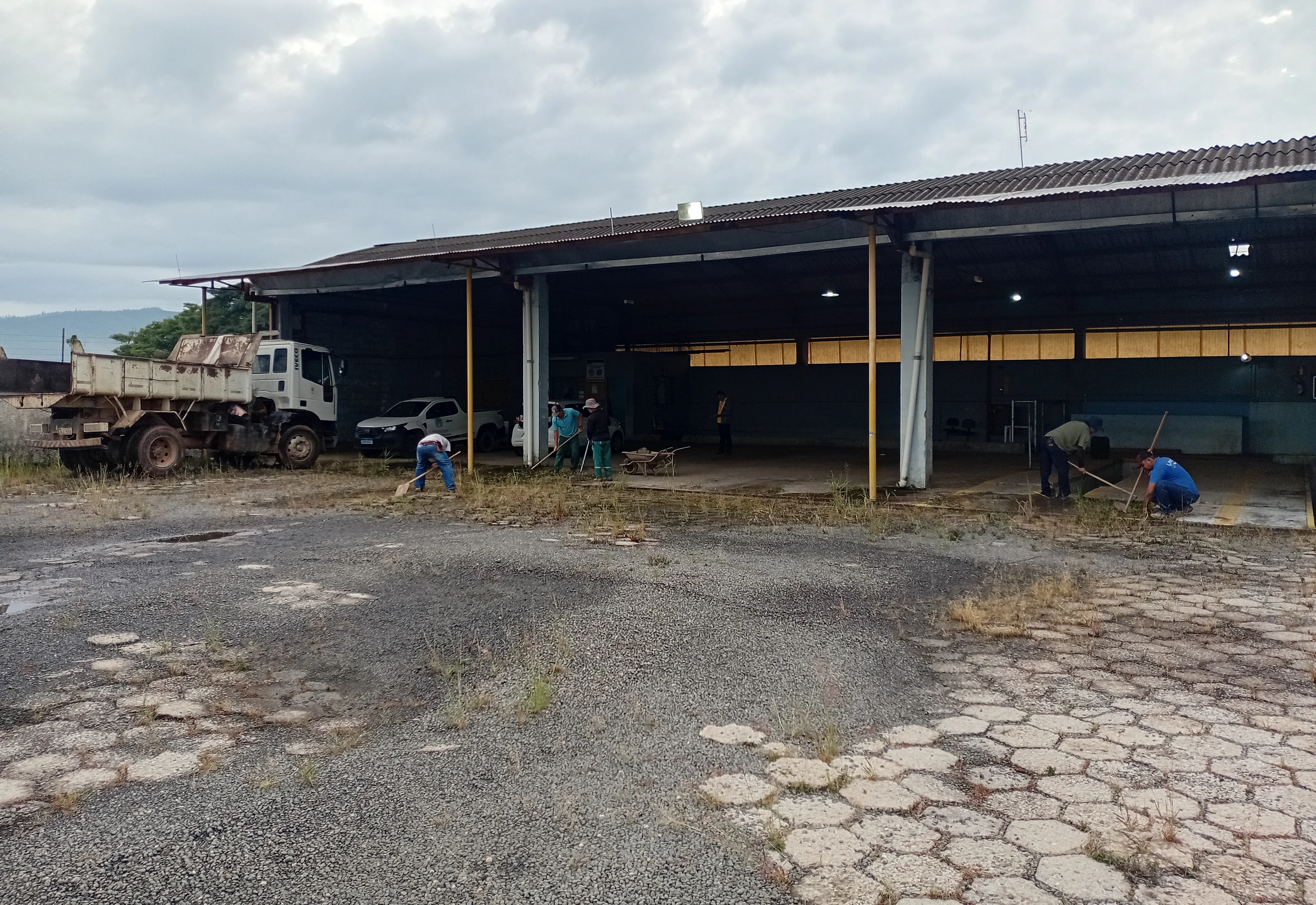 Limpeza de nova garagem tem sequência para agilizar utilização do espaço