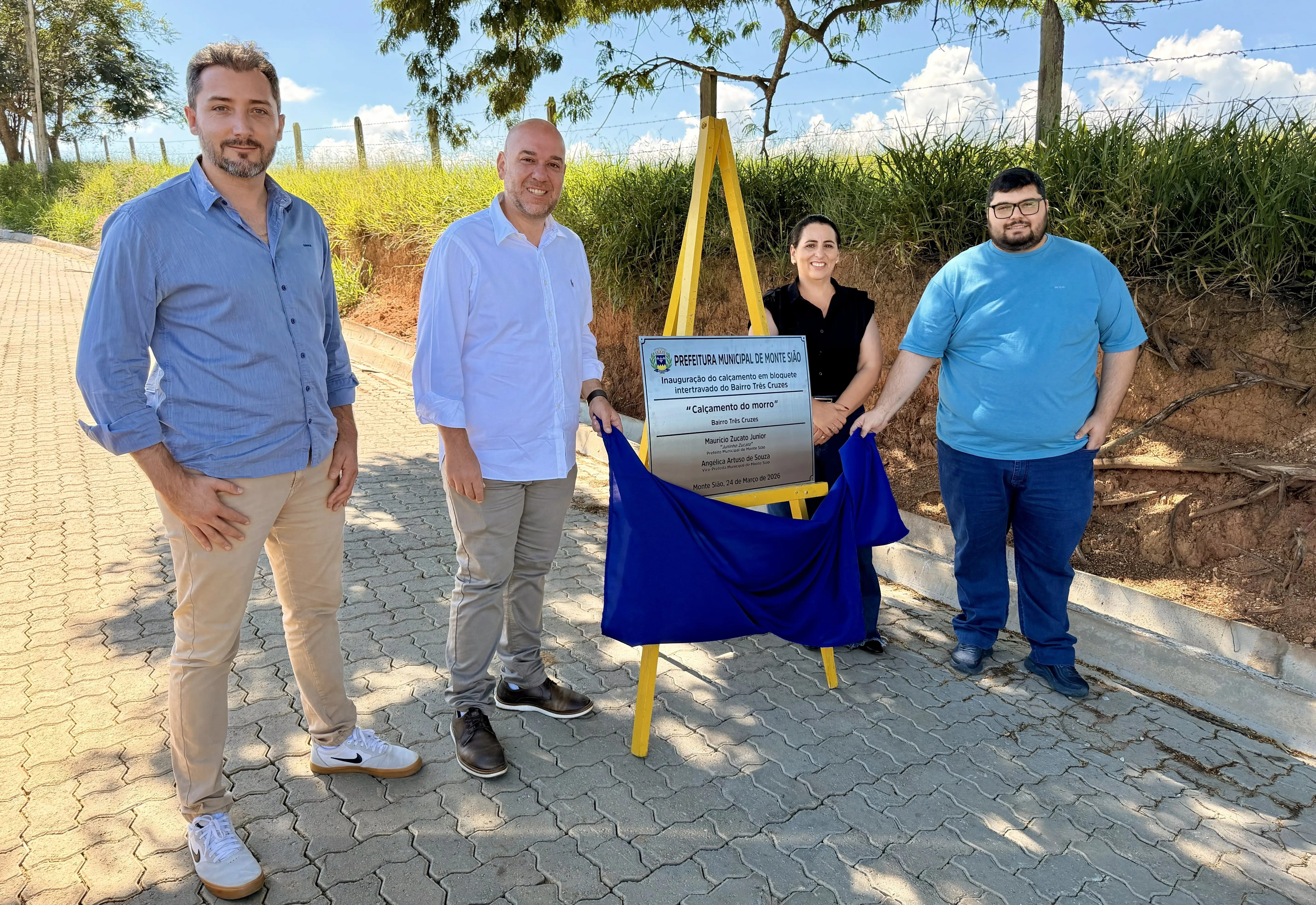 Prefeitura de Monte Sião inaugura calçamento de estrada no Três Cruzes