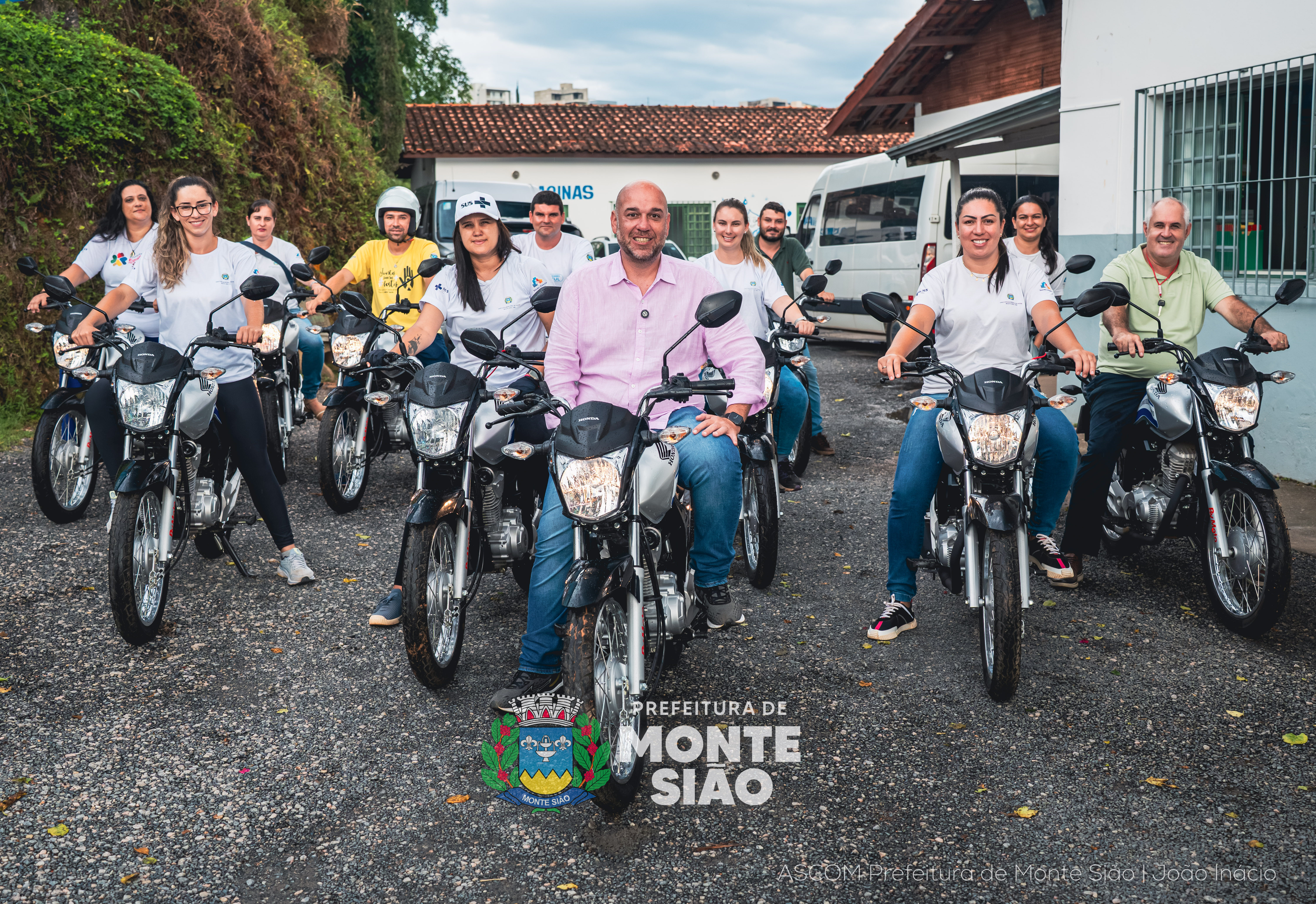 Agentes de Saúde de Monte Sião Recebem Motos para melhorar o Atendimento à População